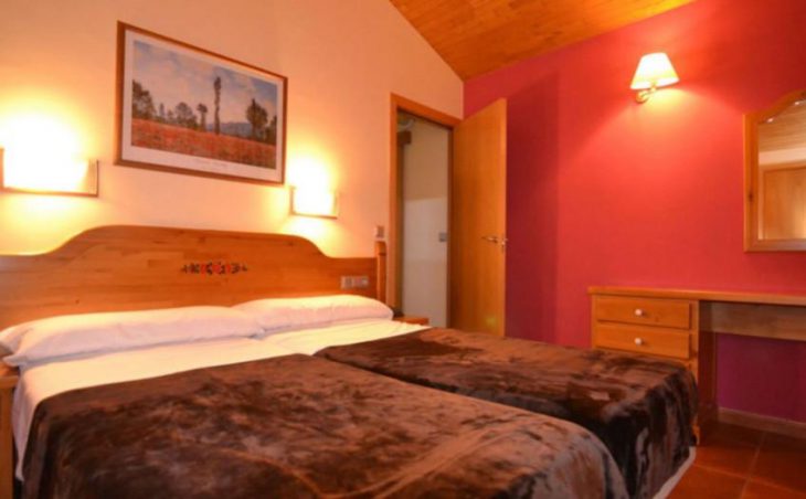 Sant Moritz Apartments, Arinsal, Twin Bedroom